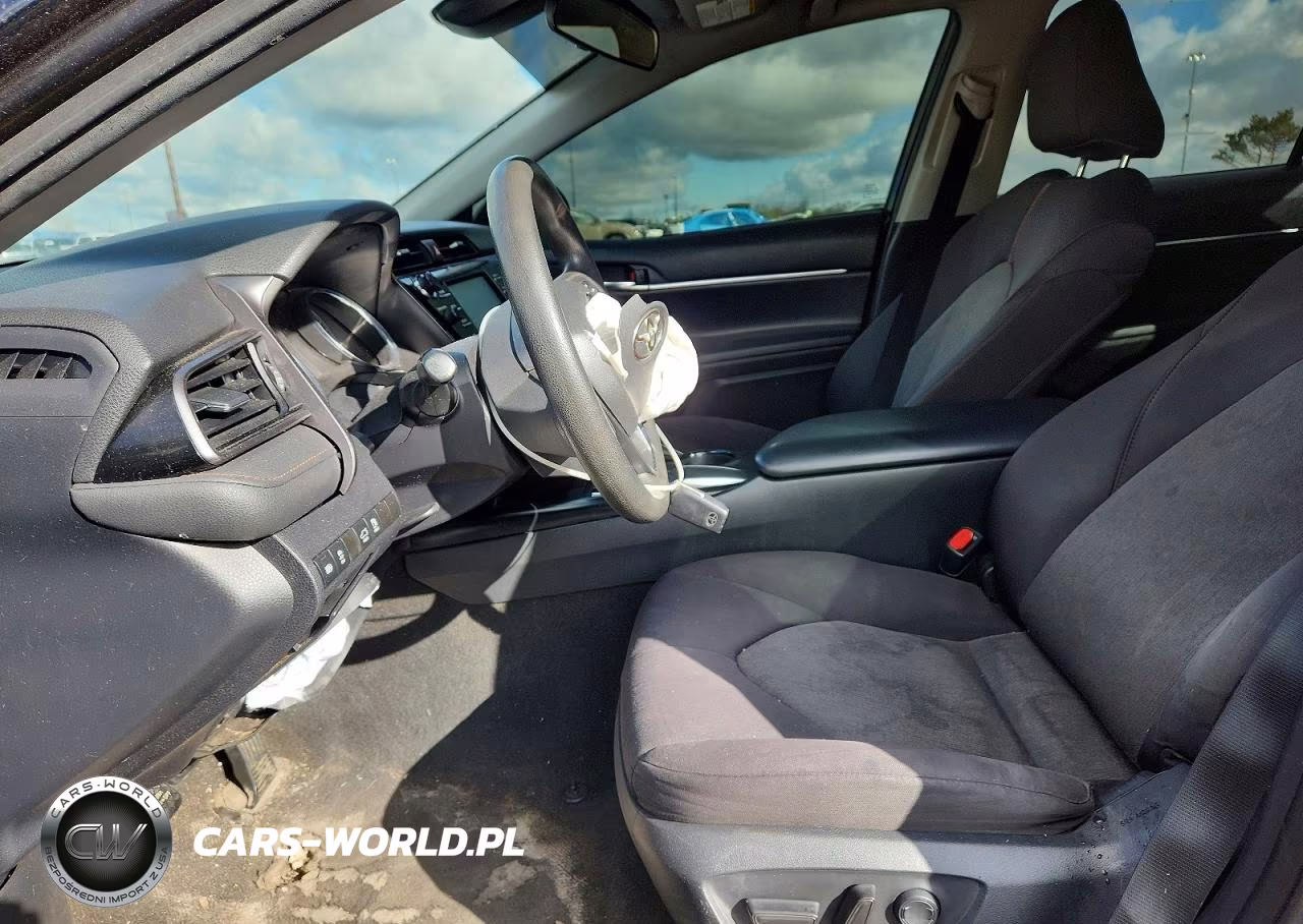 2019 Toyota Camry Le VIN:4T1B11HK4KU184741 - 7