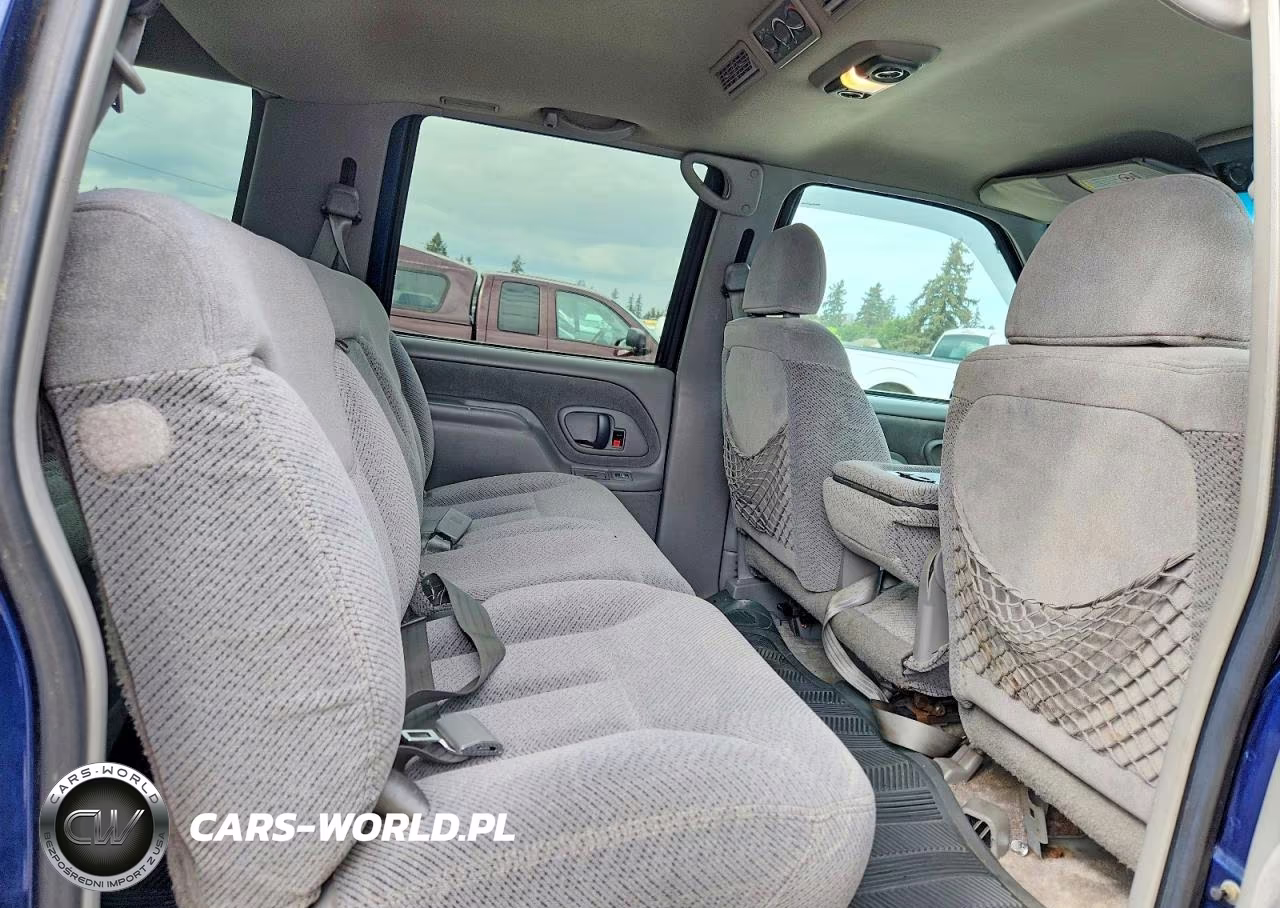 1998 Chevrolet Suburban K1500 VIN:1GNFK16R3WJ315384 - 11