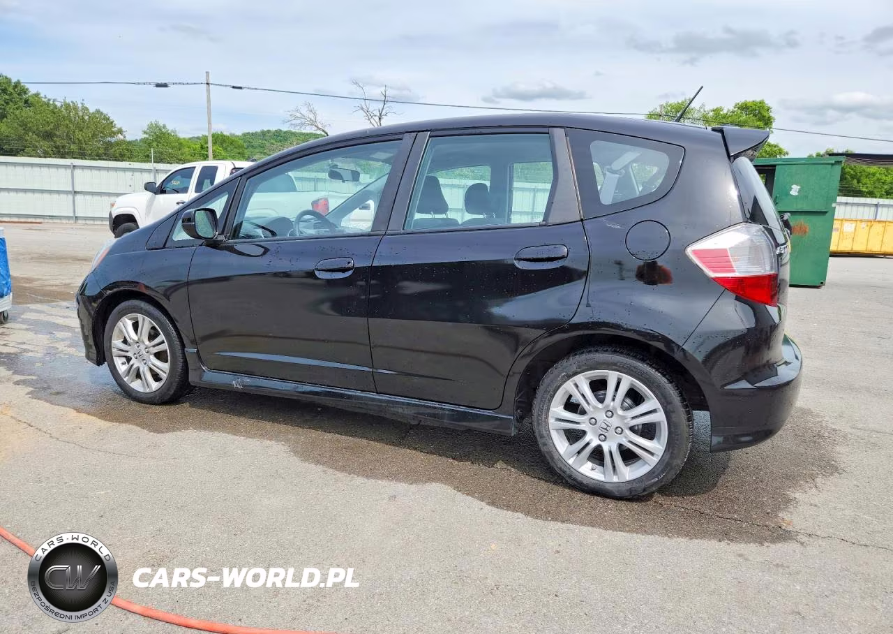 2011 Honda Fit Sport VIN:JHMGE8H56BS000699 - 2