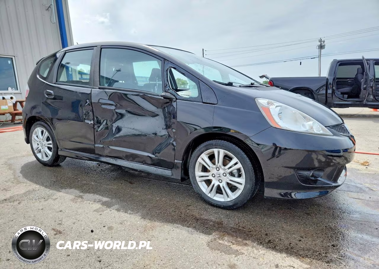 2011 Honda Fit Sport VIN:JHMGE8H56BS000699 - 4