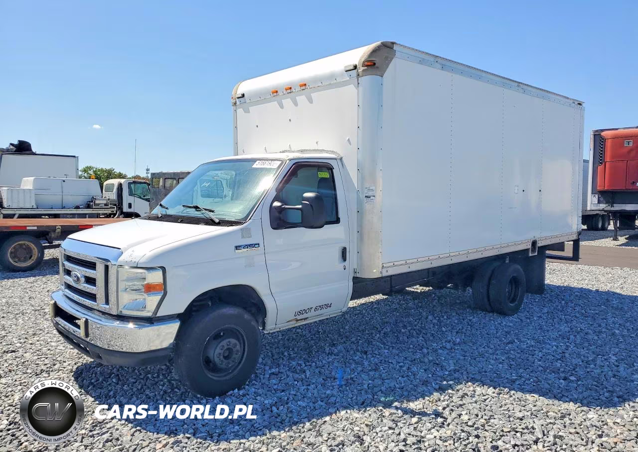 2014 Ford Econoline E450 Super Duty Cutaway Van