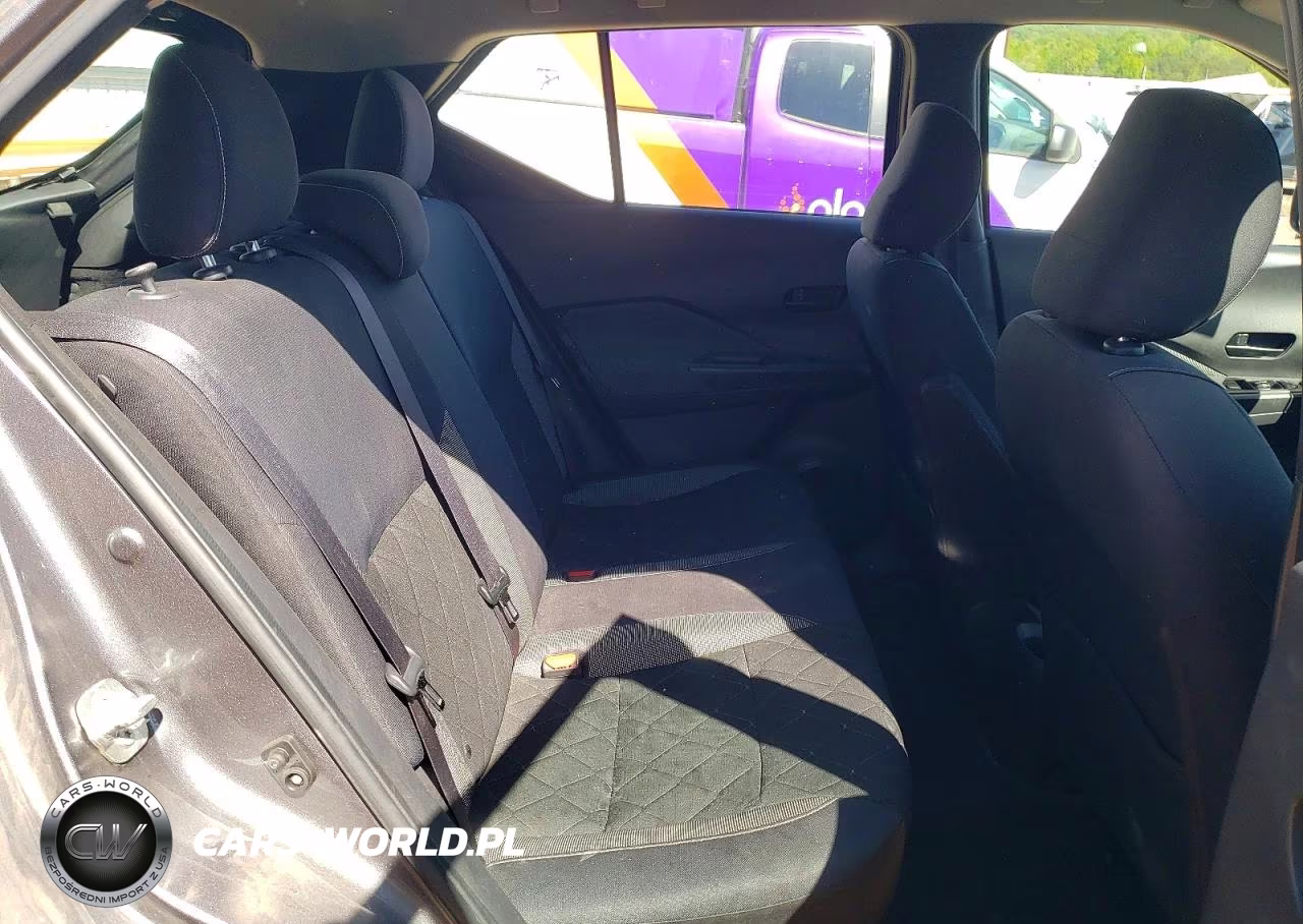 2019 Nissan Kicks S VIN:3N1CP5CUXKL532031 - 11