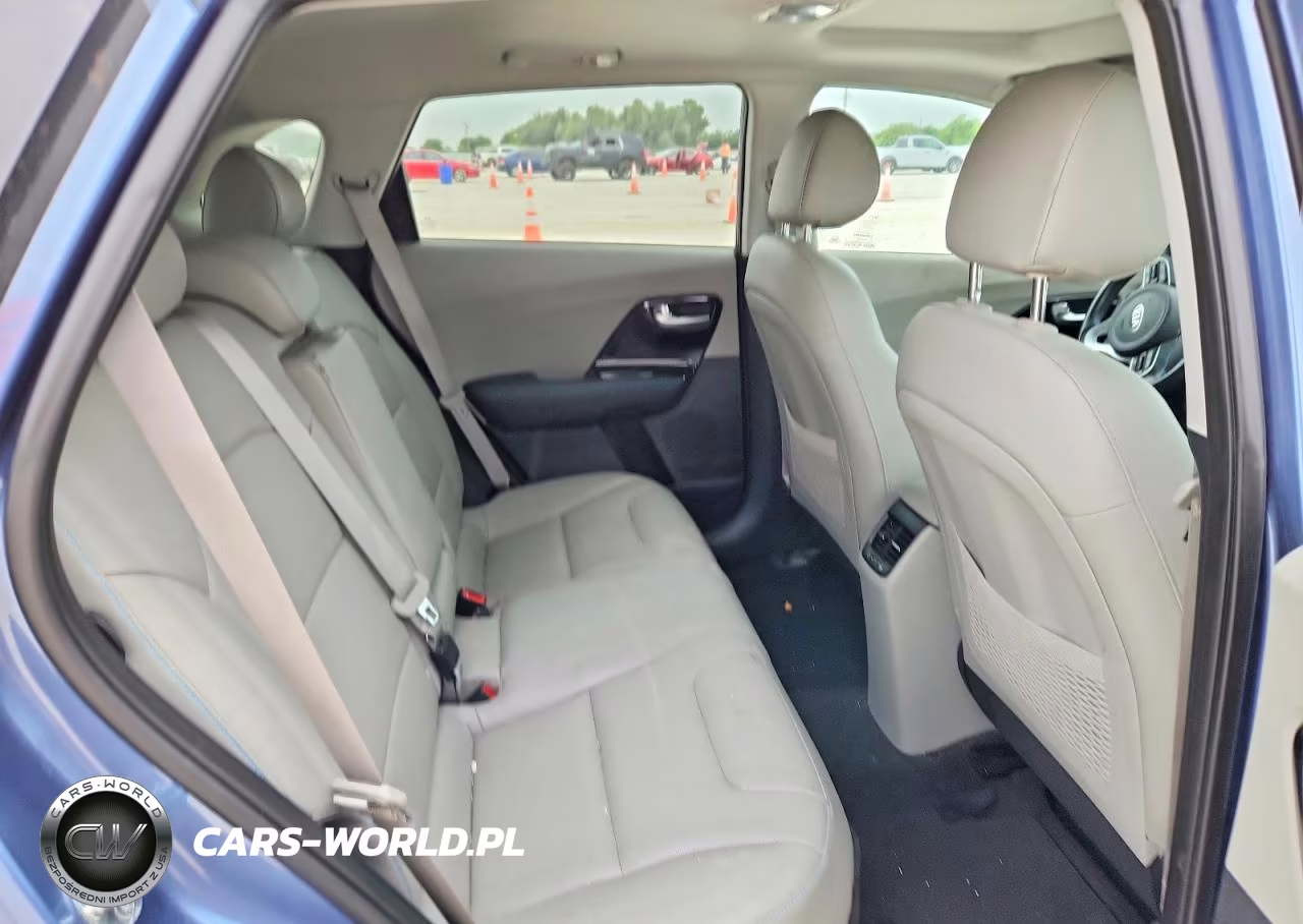 2021 Kia Niro Touring Special Edition VIN:KNDCC3LC3M5468230 - 10
