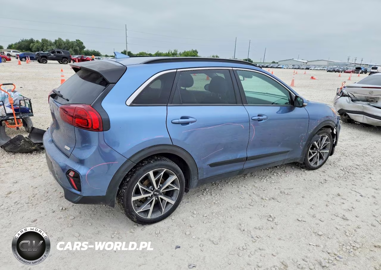 2021 Kia Niro Touring Special Edition VIN:KNDCC3LC3M5468230 - 3