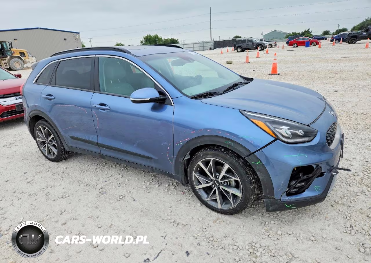 2021 Kia Niro Touring Special Edition VIN:KNDCC3LC3M5468230 - 4