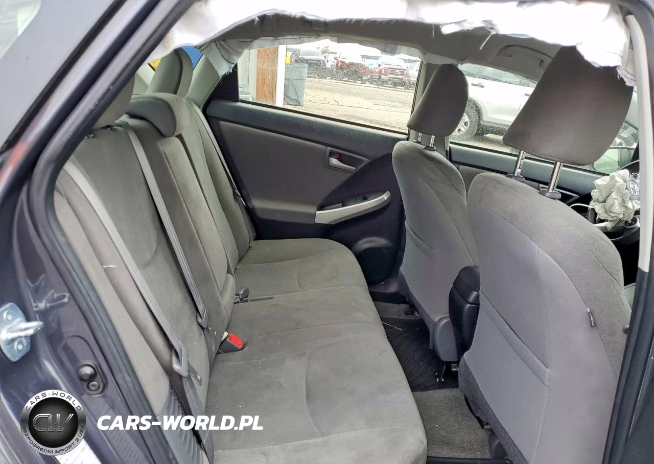 2015 Toyota Prius Two VIN:JTDKN3DU1F1929674 - 10