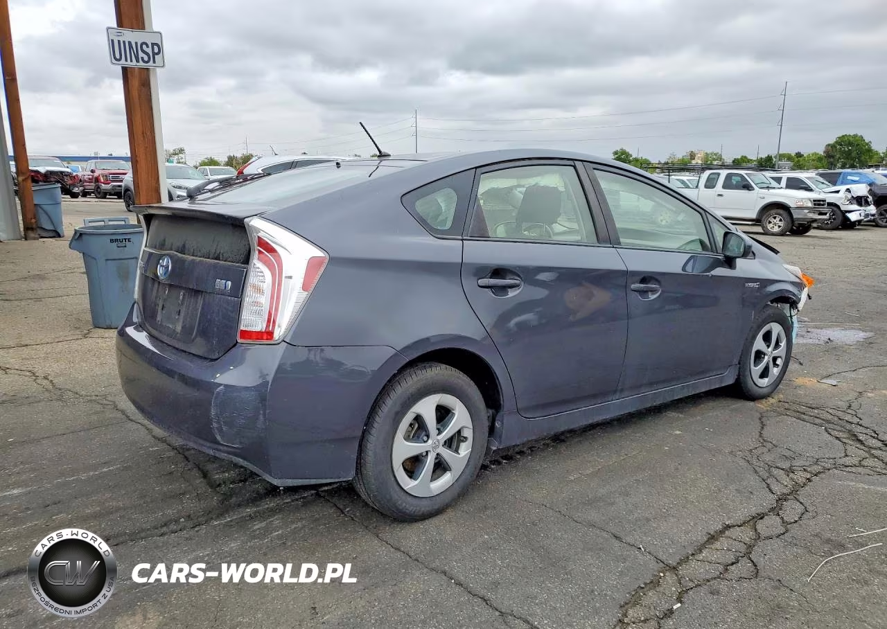 2015 Toyota Prius Two VIN:JTDKN3DU1F1929674 - 3