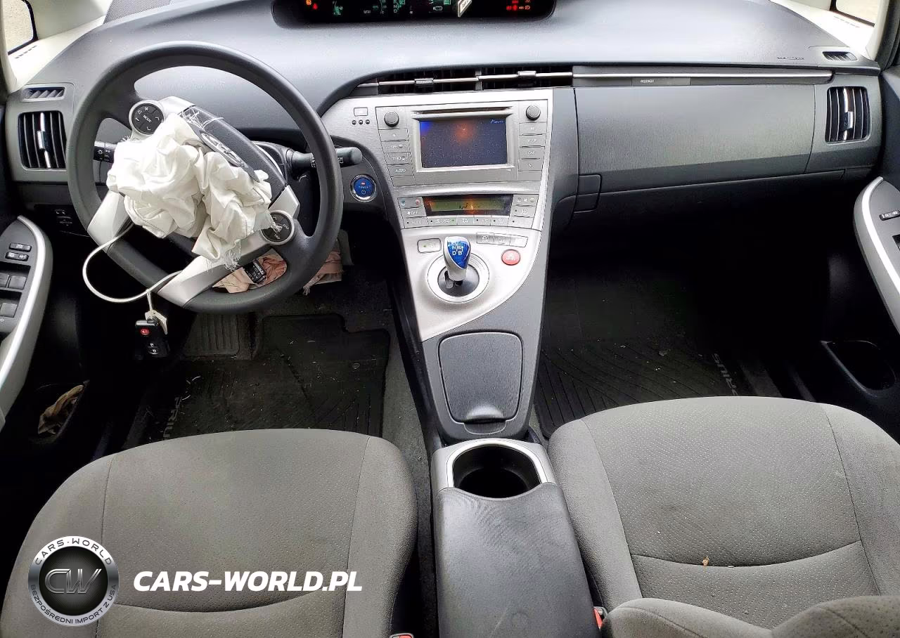 2015 Toyota Prius Two VIN:JTDKN3DU1F1929674 - 8
