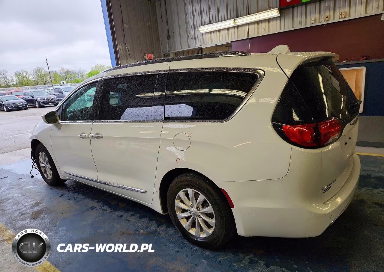 2018 Chrysler Pacifica Touring L VIN:2C4RC1BG6JR210964 - 2