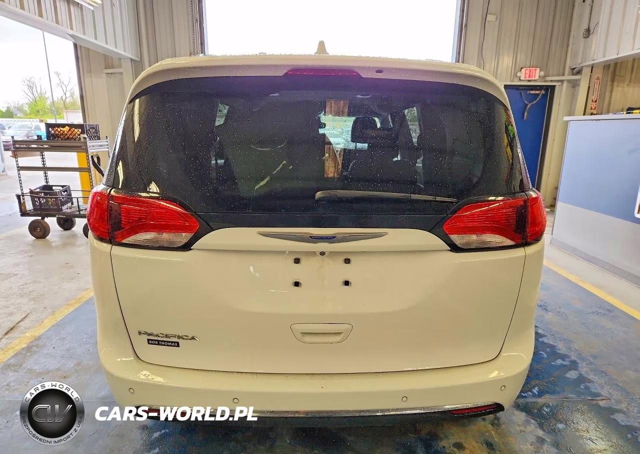 2018 Chrysler Pacifica Touring L VIN:2C4RC1BG6JR210964 - 6