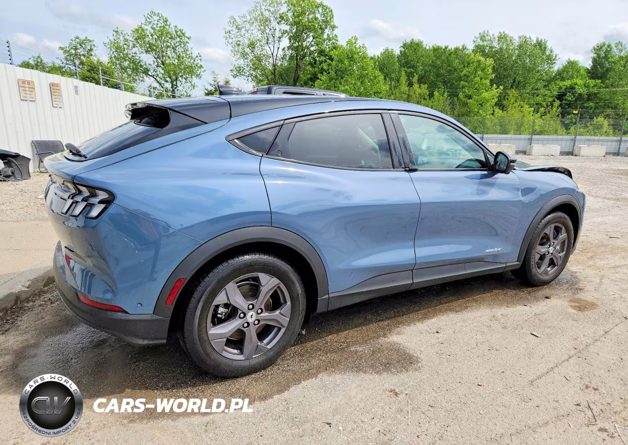 2023 Ford Mustang Mach-E Select VIN:3FMTK1RM8PMA17618 - 3