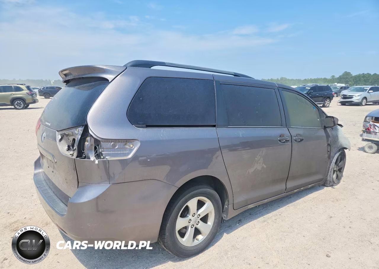 2016 Toyota Sienna Le VIN:5TDKK3DC6GS697805 - 3