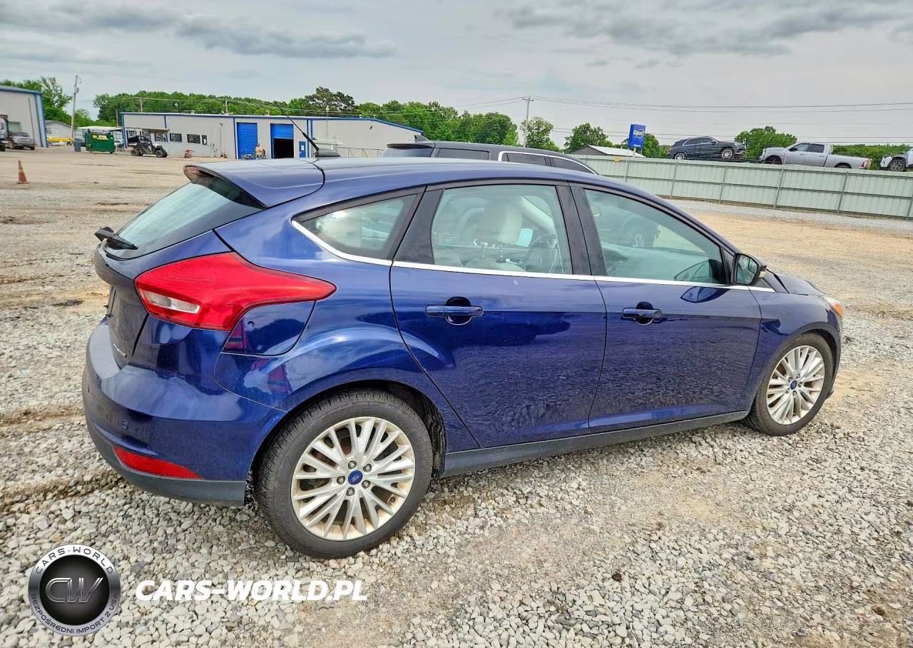 2017 Ford Focus Titanium VIN:1FADP3N22HL288029 - 3