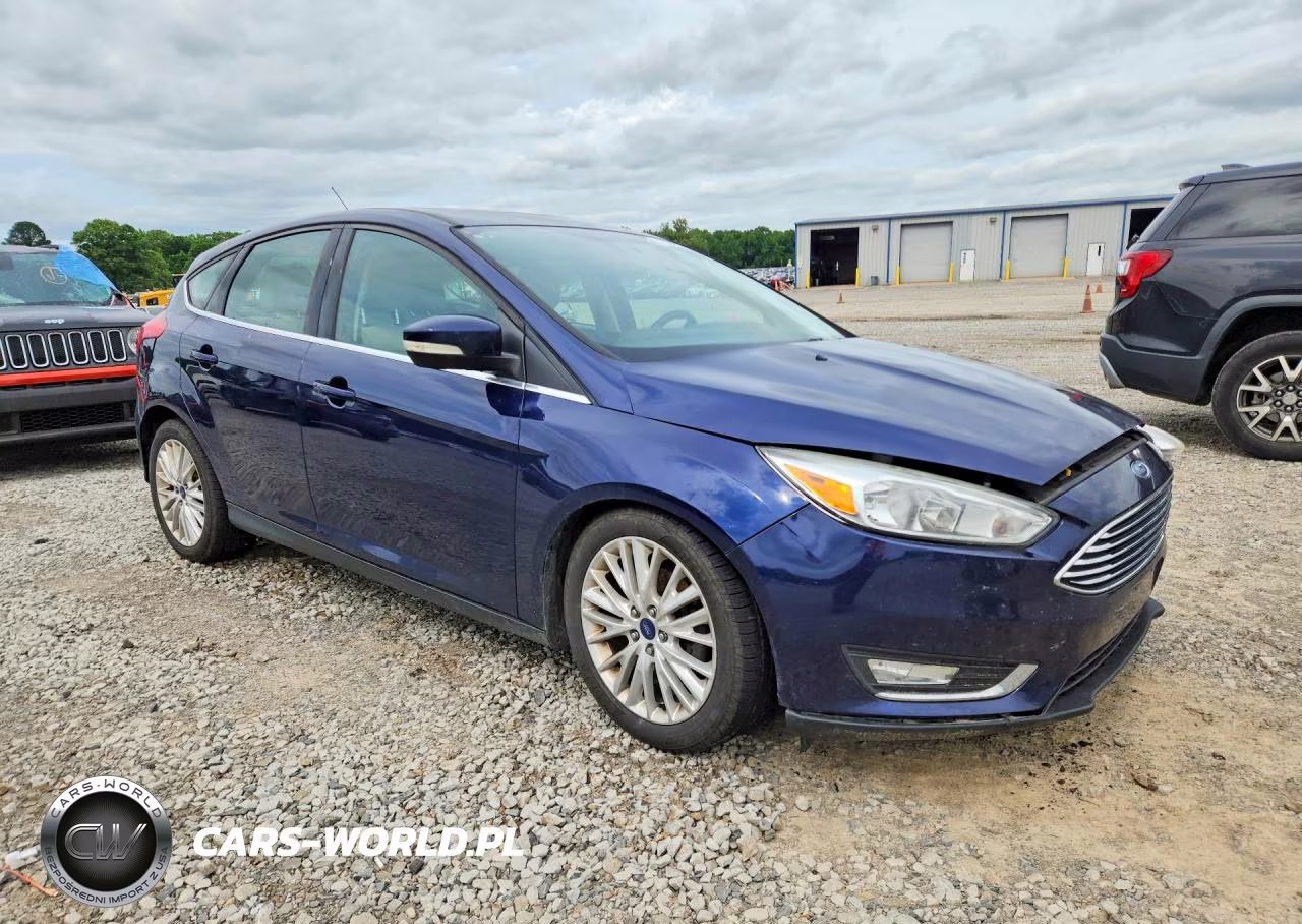 2017 Ford Focus Titanium VIN:1FADP3N22HL288029 - 4