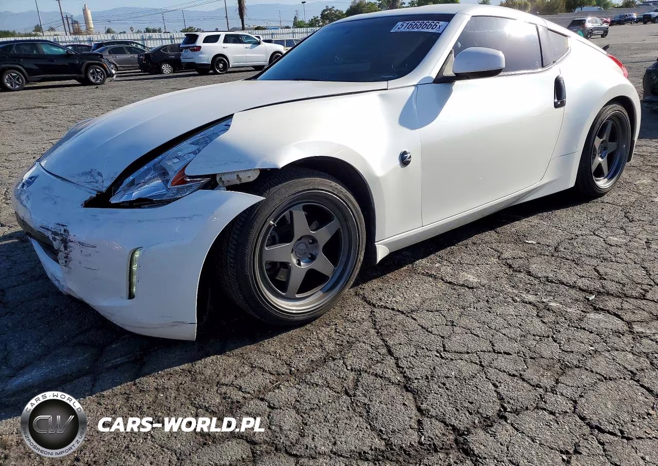 2016 Nissan 370Z Base – zdjęcie 1 z 12
