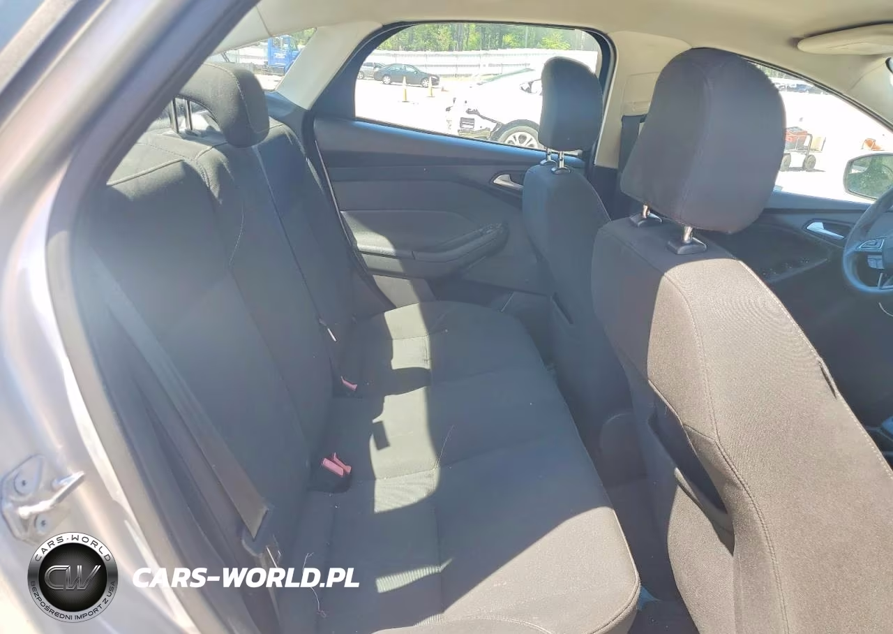 2015 Ford Focus Se 4D Sedan VIN:1FADP3F27FL204444 - 10