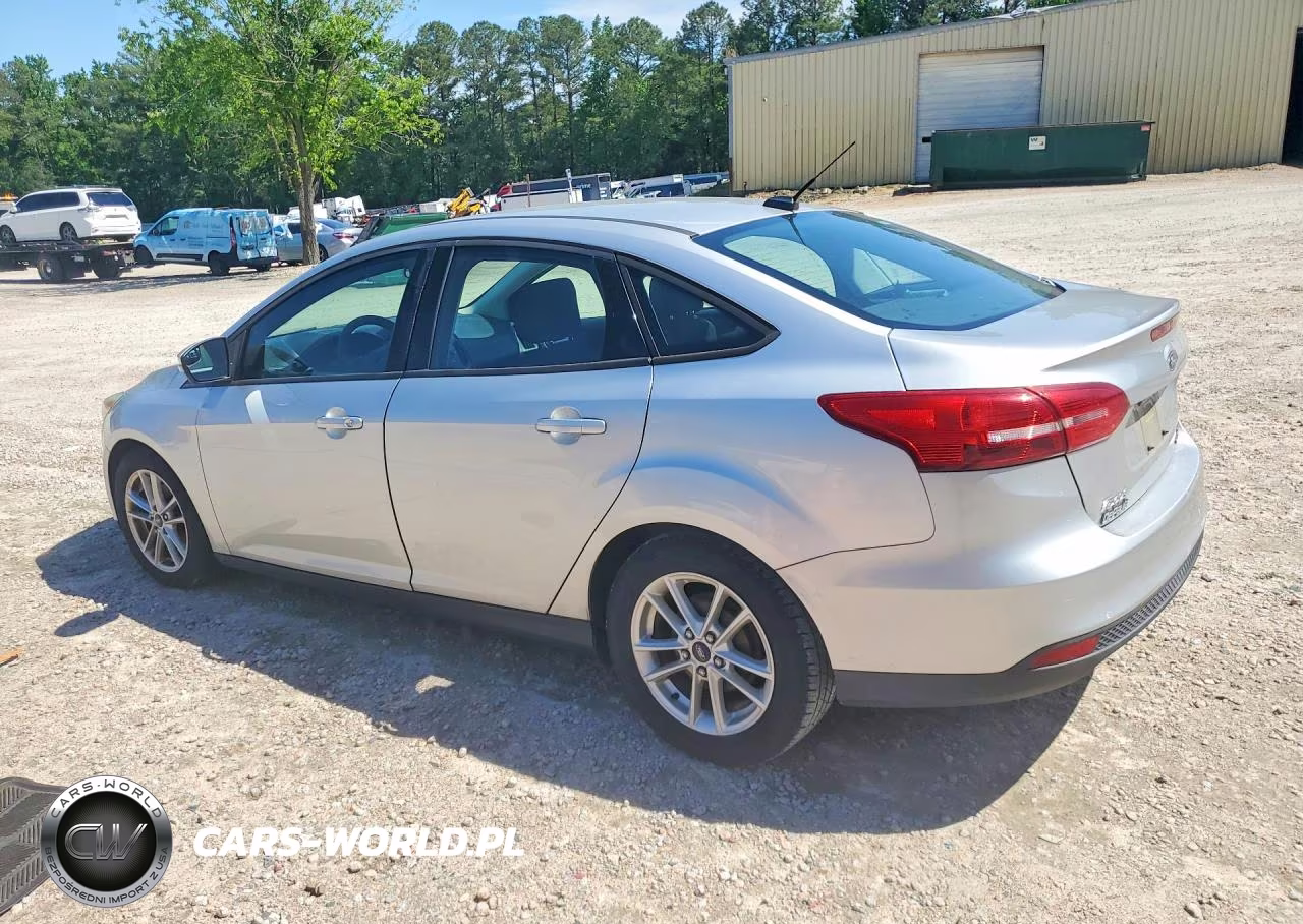 2015 Ford Focus Se 4D Sedan VIN:1FADP3F27FL204444 - 2