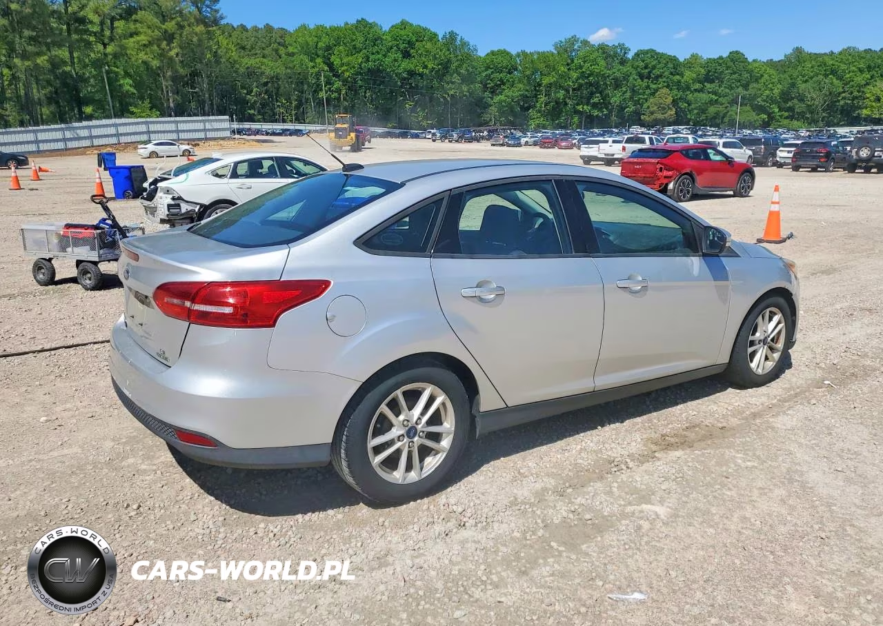 2015 Ford Focus Se 4D Sedan VIN:1FADP3F27FL204444 - 3