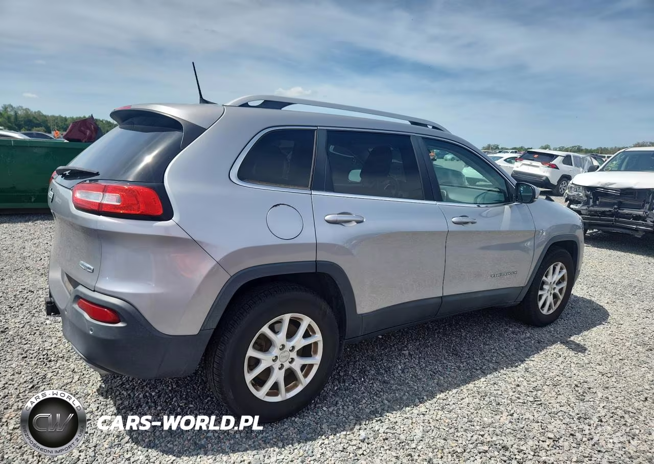 2017 Jeep Cherokee Latitude VIN:1C4PJMCS0HW581802 - 3