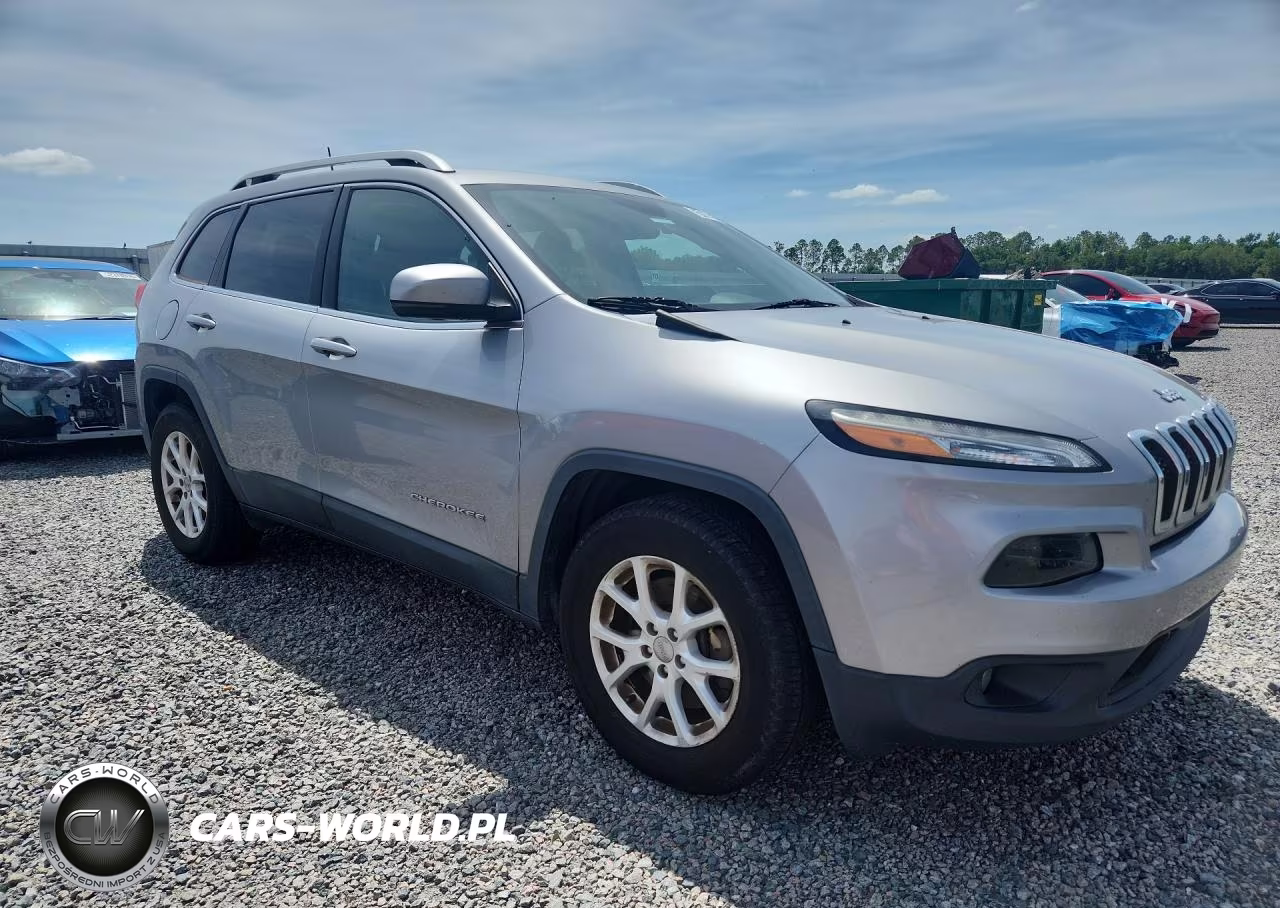 2017 Jeep Cherokee Latitude VIN:1C4PJMCS0HW581802 - 4