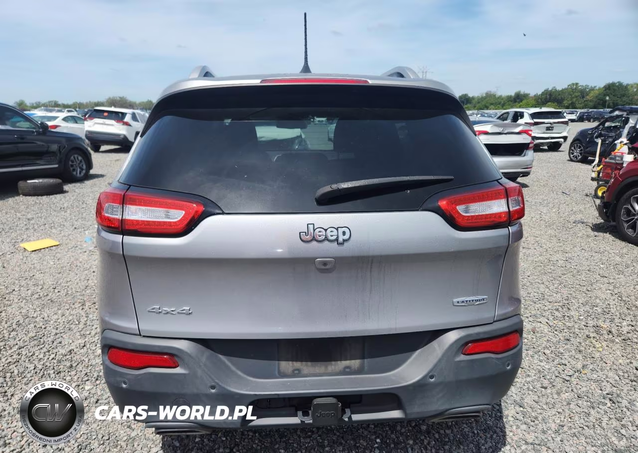 2017 Jeep Cherokee Latitude VIN:1C4PJMCS0HW581802 - 6
