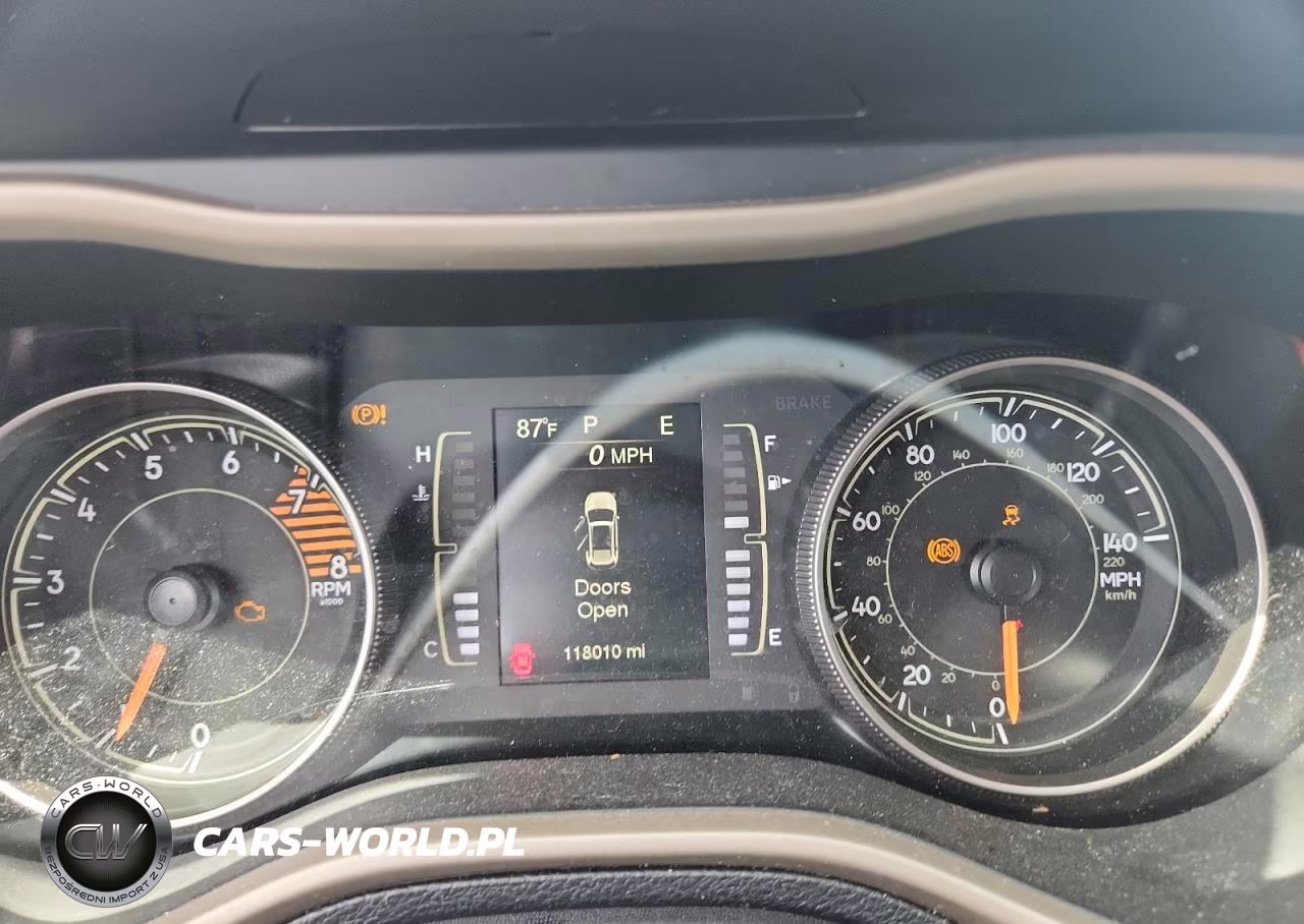 2017 Jeep Cherokee Latitude VIN:1C4PJMCS0HW581802 - 9