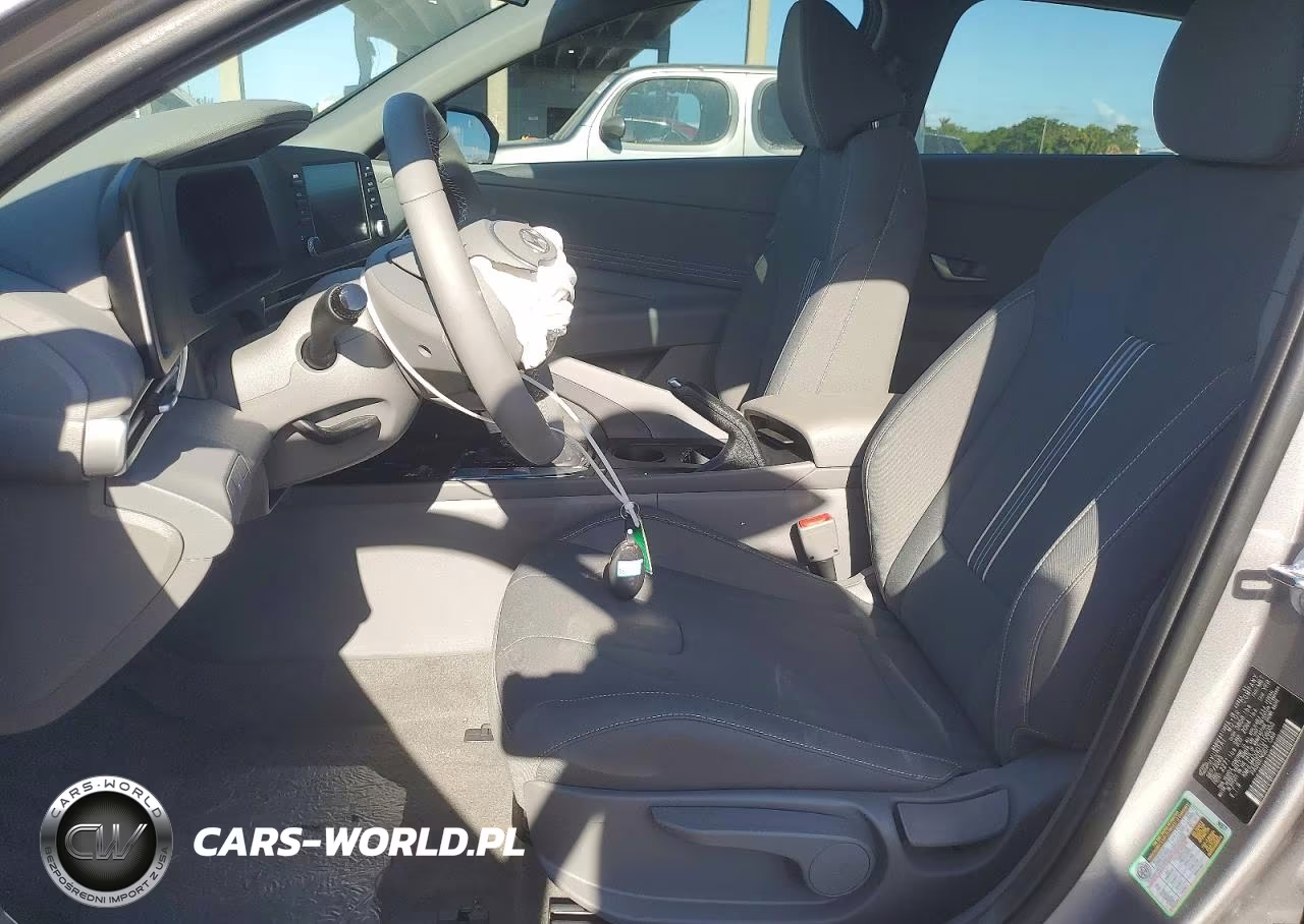 2026 Hyundai Elantra Sel Sport VIN:KMHLM4DG0TU106053 - 7