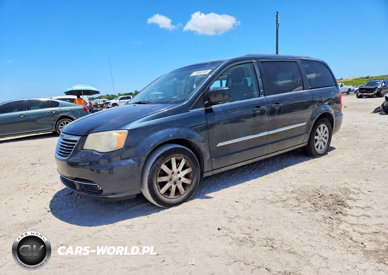 2013 Chrysler Town & Country Touring