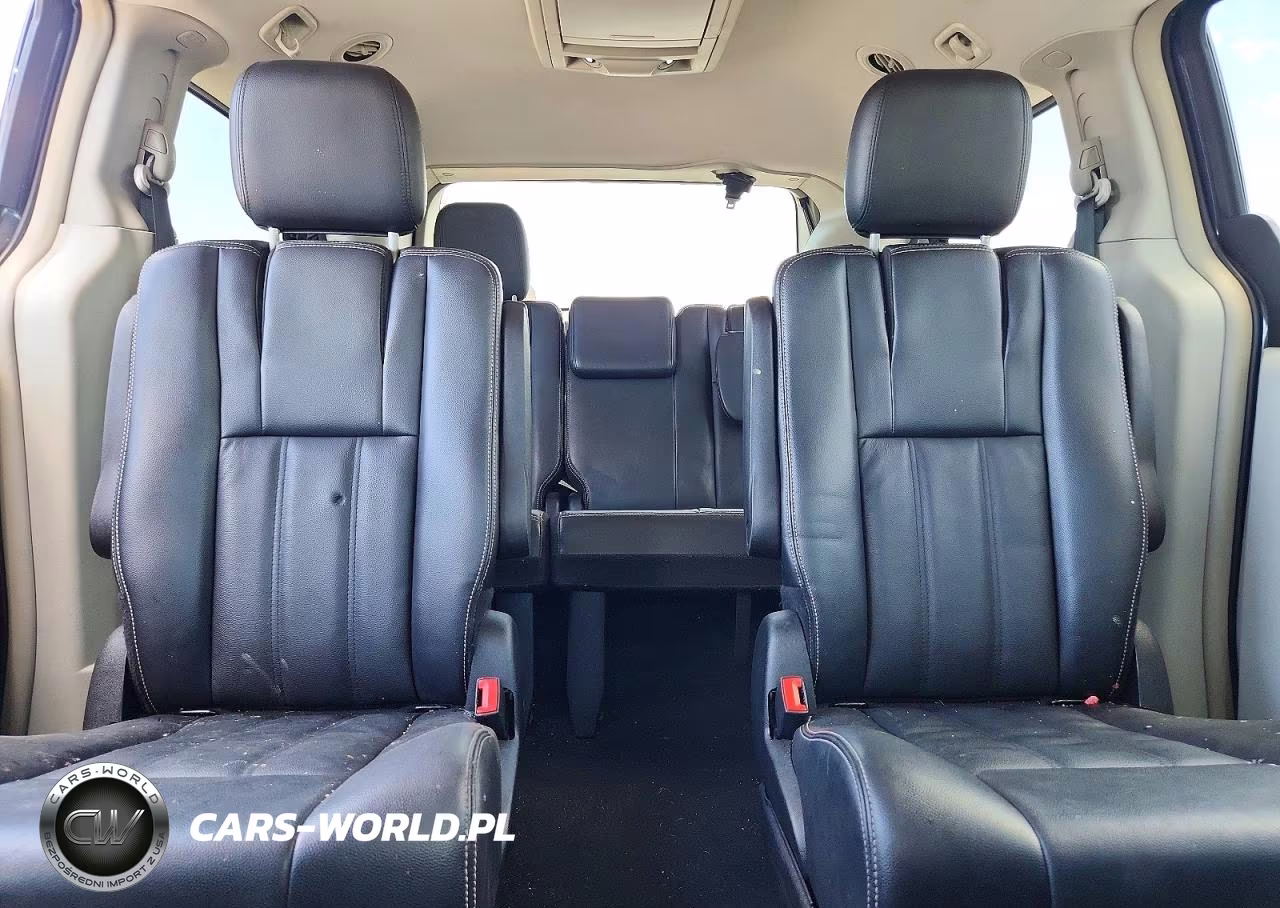 2013 Chrysler Town & Country Touring VIN:2C4RC1BG3DR631142 - 10