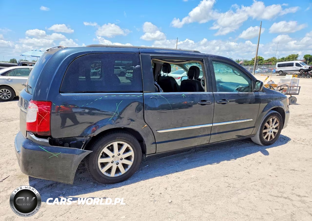 2013 Chrysler Town & Country Touring VIN:2C4RC1BG3DR631142 - 3