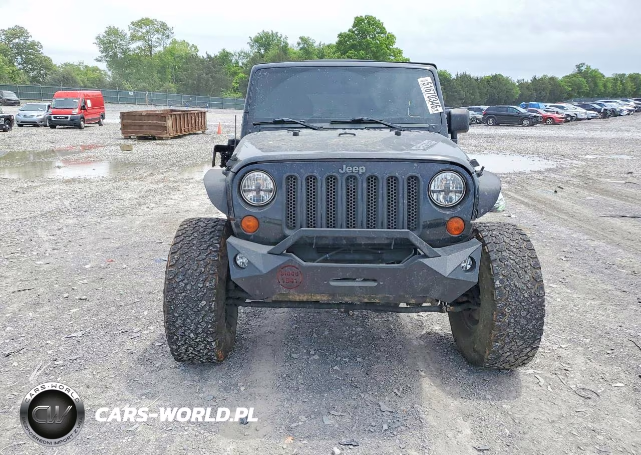 2011 Jeep Wrangler Unlimited Jeep 70Th Anniversary VIN:1J4HA7H18BL575979 - 5