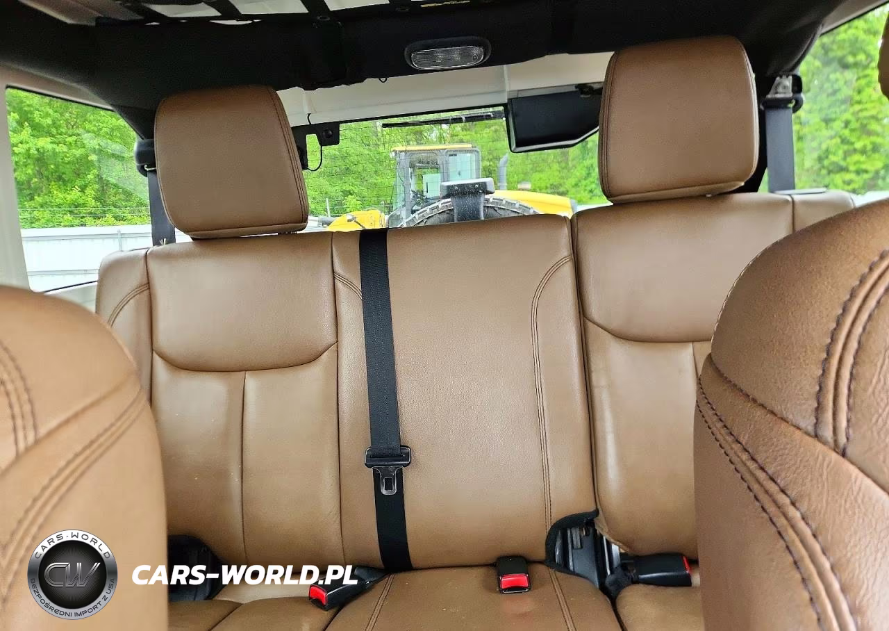 2015 Jeep Wrangler Unlimited Sahara VIN:1C4HJWEG1FL646633 - 10