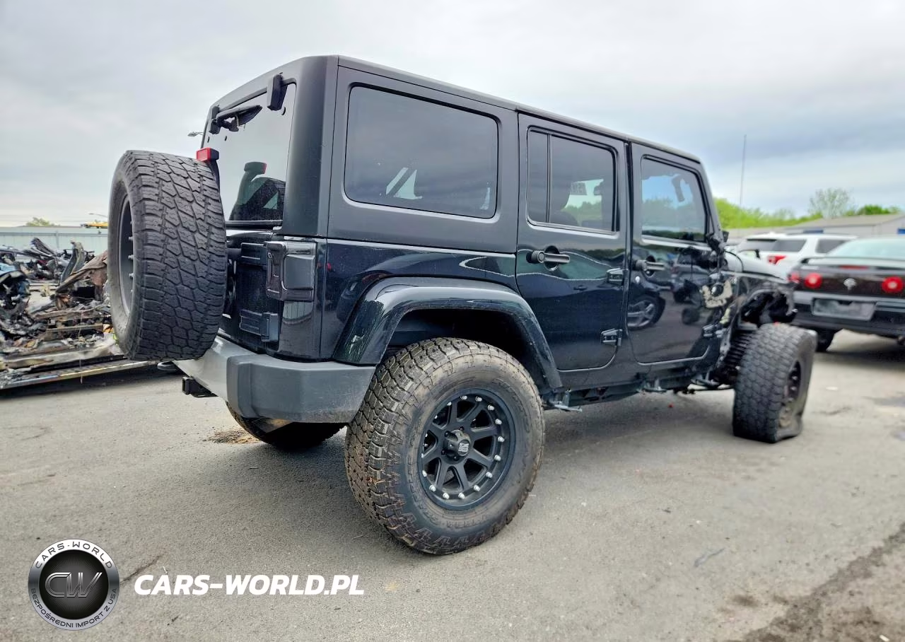 2015 Jeep Wrangler Unlimited Sahara VIN:1C4HJWEG1FL646633 - 3
