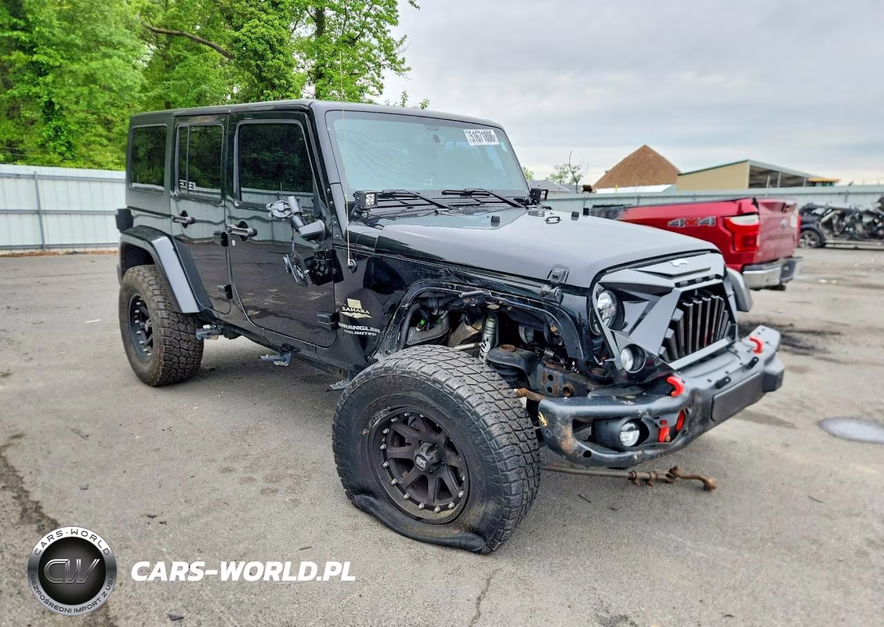 2015 Jeep Wrangler Unlimited Sahara VIN:1C4HJWEG1FL646633 - 4