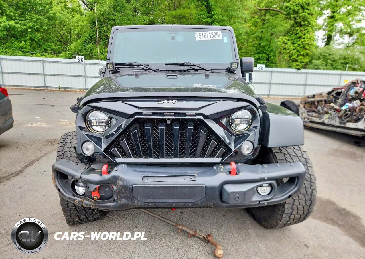 2015 Jeep Wrangler Unlimited Sahara VIN:1C4HJWEG1FL646633 - 5