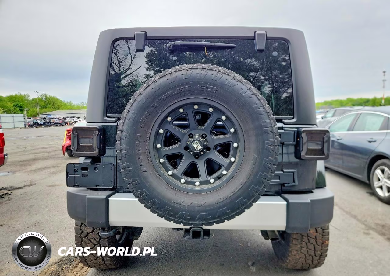 2015 Jeep Wrangler Unlimited Sahara VIN:1C4HJWEG1FL646633 - 6