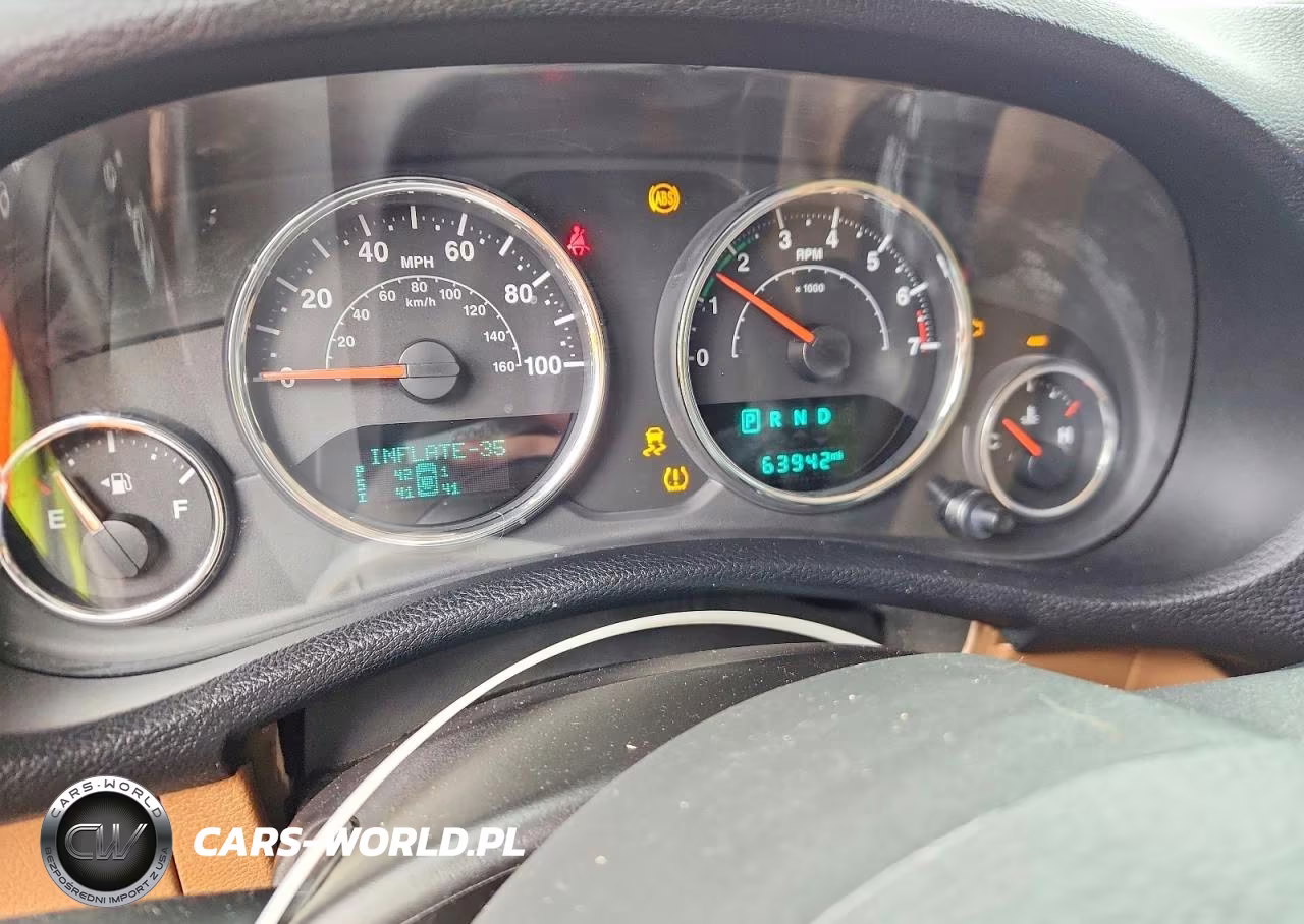 2015 Jeep Wrangler Unlimited Sahara VIN:1C4HJWEG1FL646633 - 9