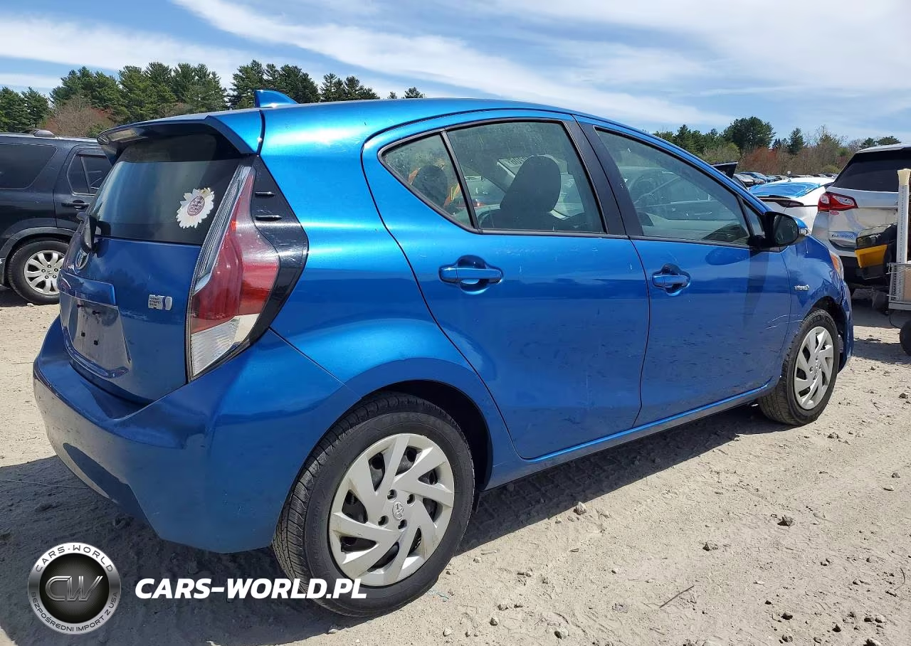 2015 Toyota Prius C Two VIN:JTDKDTB30F1101824 - 3