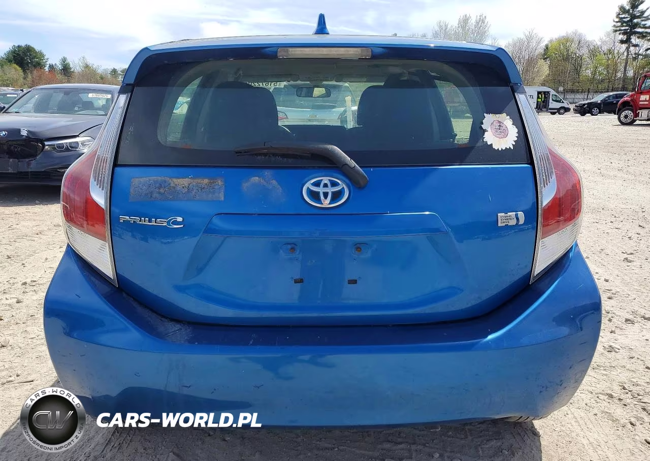 2015 Toyota Prius C Two VIN:JTDKDTB30F1101824 - 6