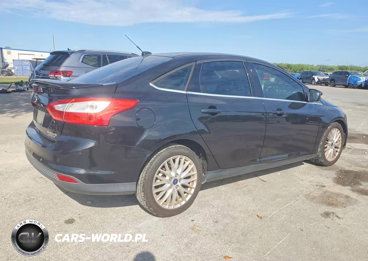 2013 Ford Focus Titanium VIN:1FADP3J21DL300073 - 3
