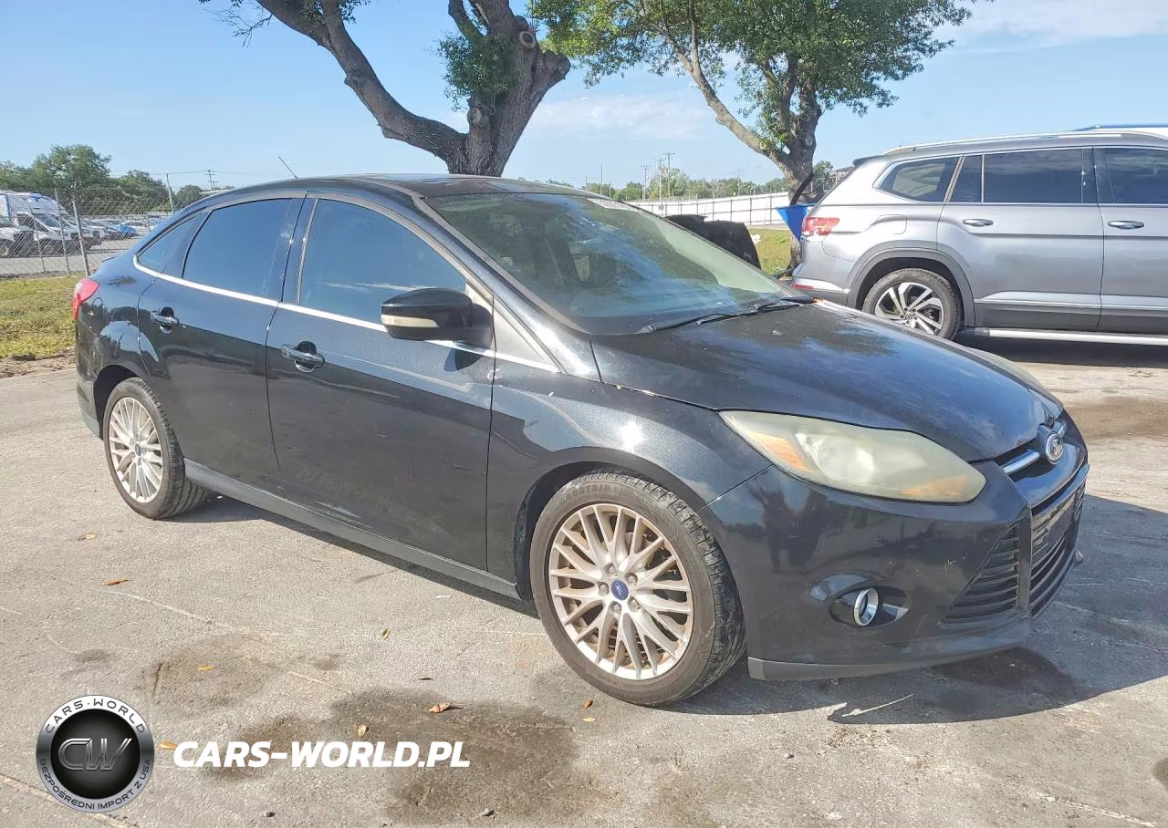 2013 Ford Focus Titanium VIN:1FADP3J21DL300073 - 4