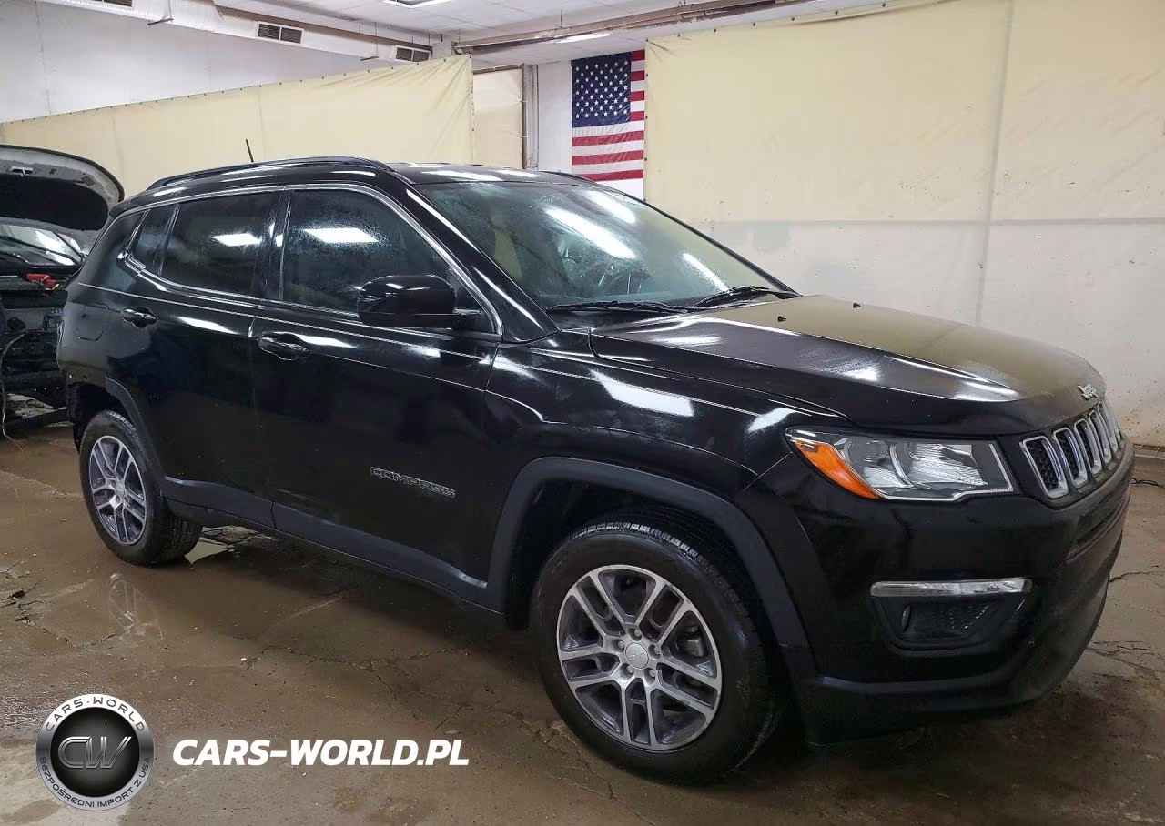 2018 Jeep Compass Latitude VIN:3C4NJCBB8JT374654 - 4