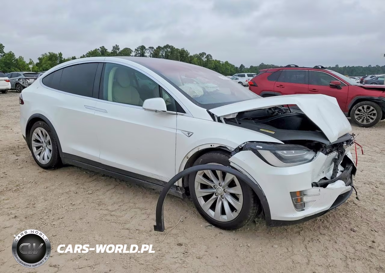 2016 Tesla Model X VIN:5YJXCBE26GF016548 - 4