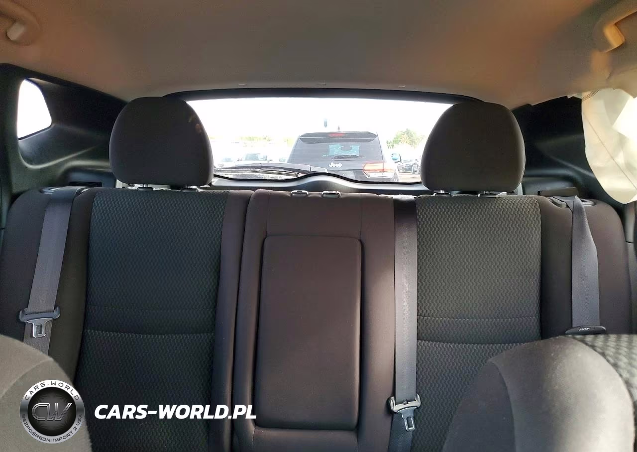 2018 Nissan Rogue Sport S VIN:JN1BJ1CR9JW257133 - 10