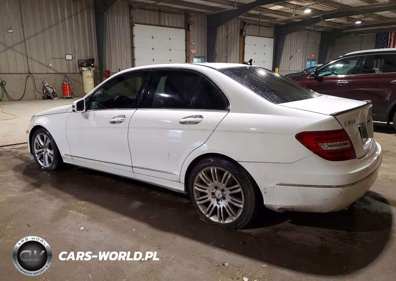 2013 Mercedes-Benz C 300 4Matic VIN:WDDGF8AB7DA829584 - 2