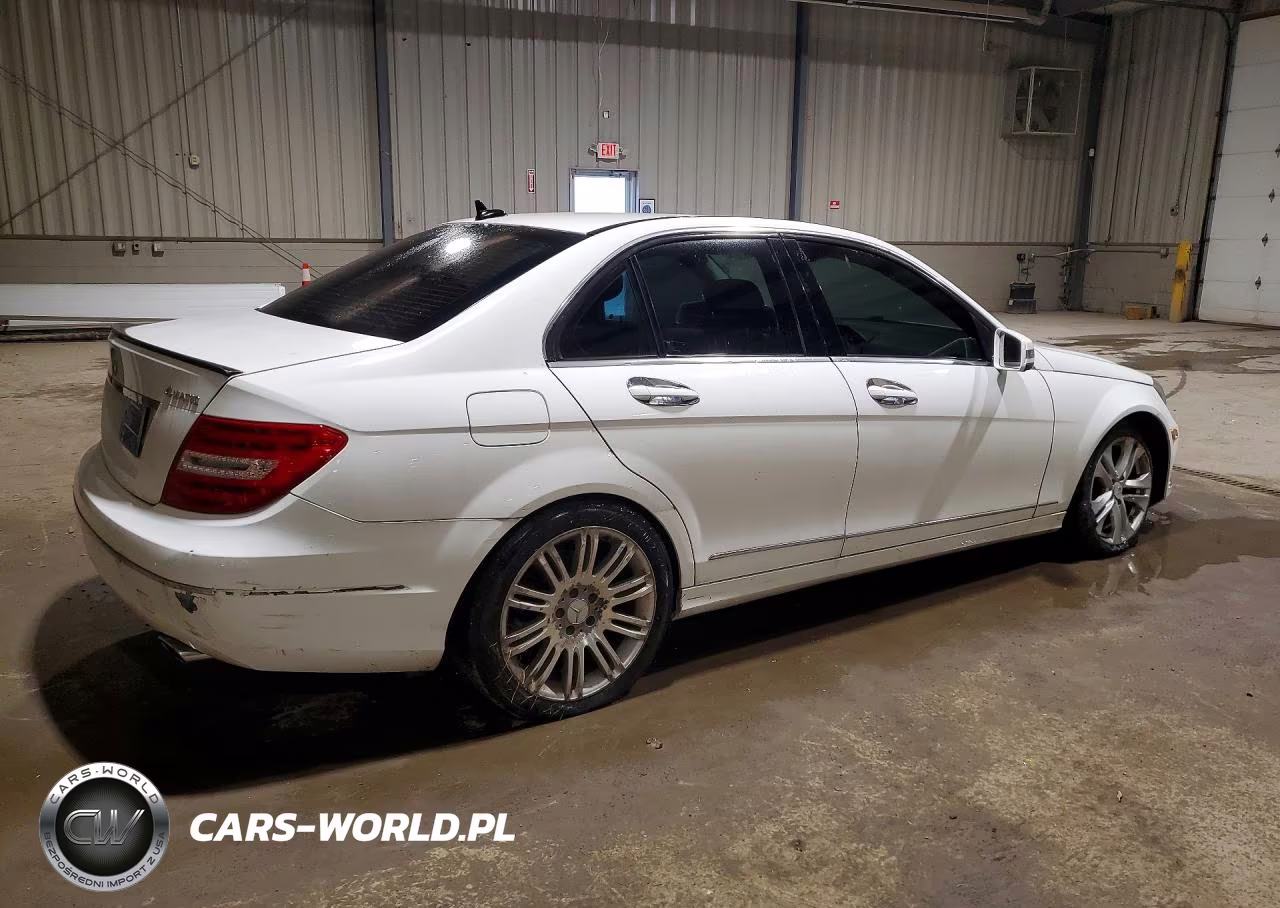 2013 Mercedes-Benz C 300 4Matic VIN:WDDGF8AB7DA829584 - 3