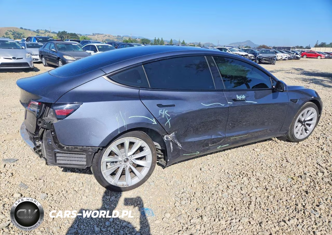 2023 Tesla Model 3 VIN:5YJ3E1EB0PF711871 - 3