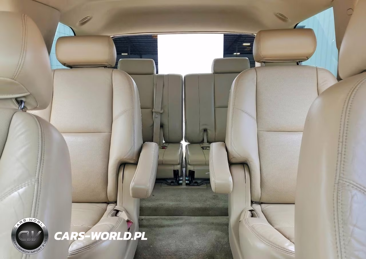 2010 Cadillac Escalade Luxury VIN:1GYUKBEF5AR279182 - 10