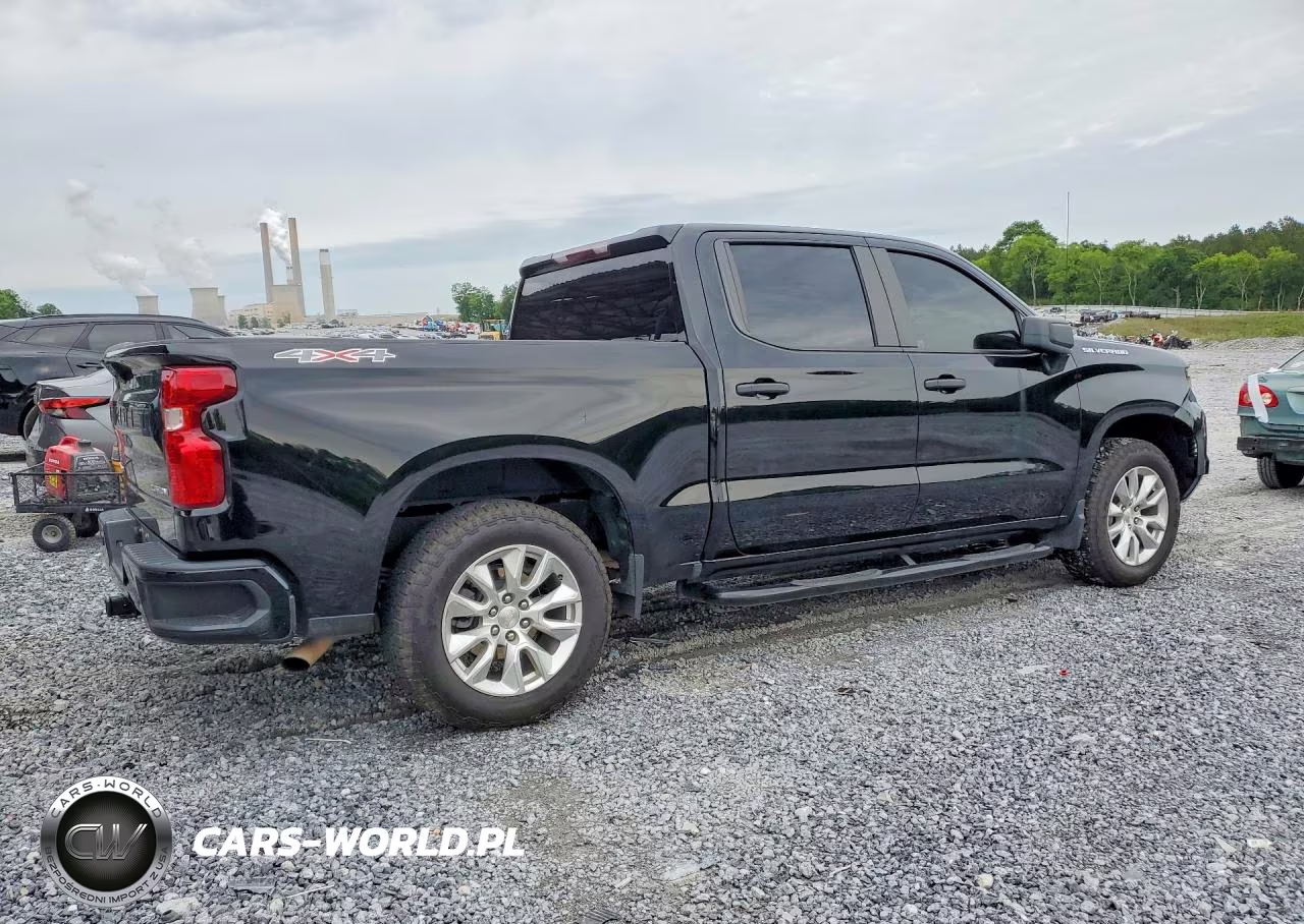 2023 Chevrolet Silverado K1500 Custom VIN:1GCPDBEK7PZ206608 - 3
