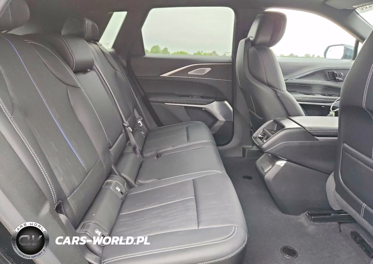 2025 Cadillac Lyriq Sport VIN:1GYKPWRL4SZ313663 - 10